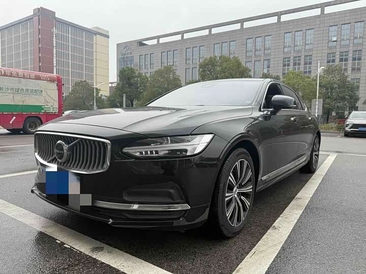 Фото 1 - Volvo S90
