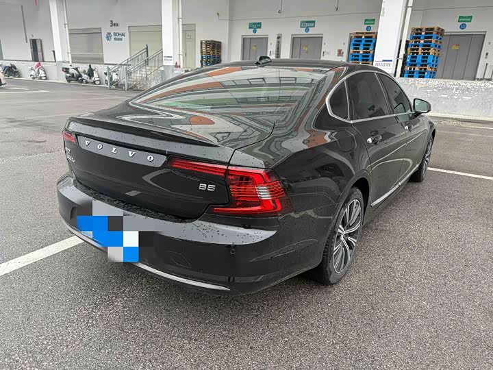 Фото 2 - Volvo S90