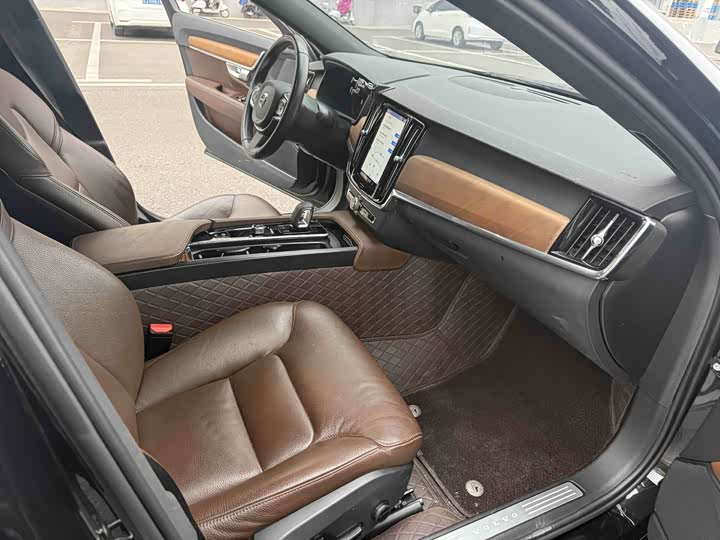 Фото 4 - Volvo S90