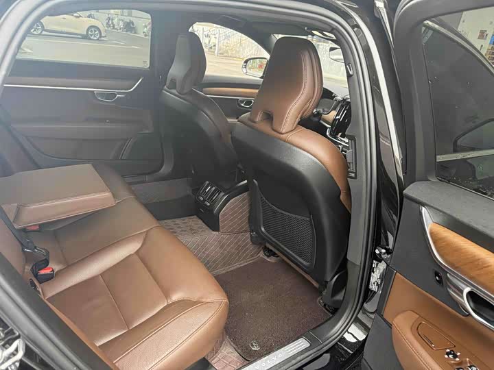 Фото 6 - Volvo S90