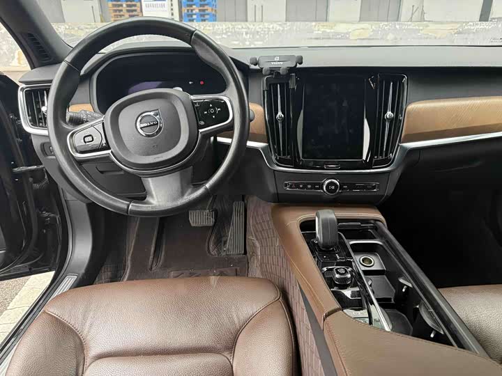 Фото 9 - Volvo S90