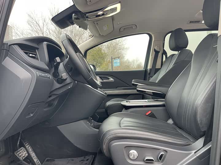 Фото 6 - Hongqi HQ9