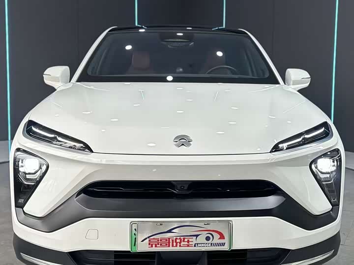 Фото 2 - Nio EC6