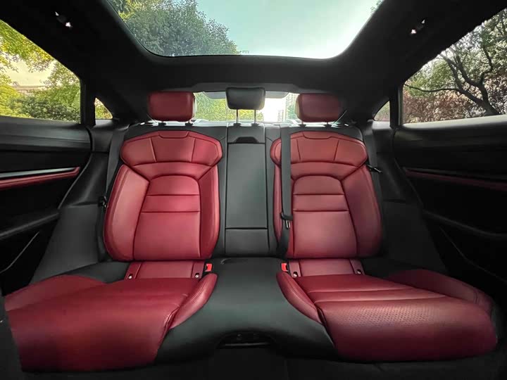 Photo 5 - Porsche Taycan