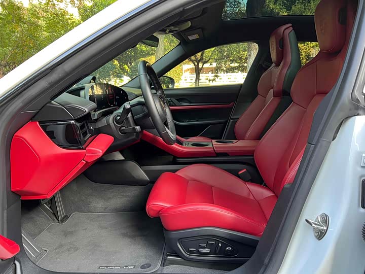 Photo 6 - Porsche Taycan