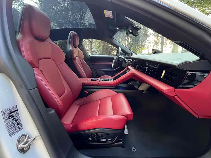 Photo 8 - Porsche Taycan