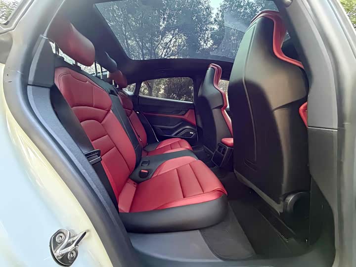 Photo 9 - Porsche Taycan