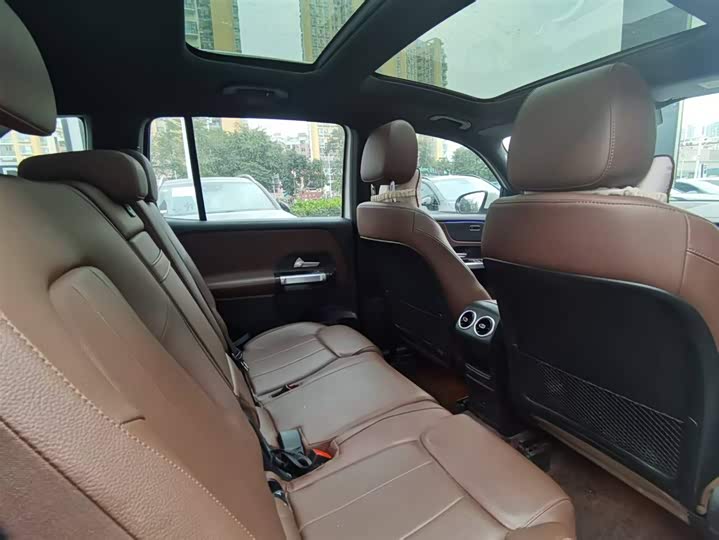 Фото 8 - Mercedes-Benz GLB-Class