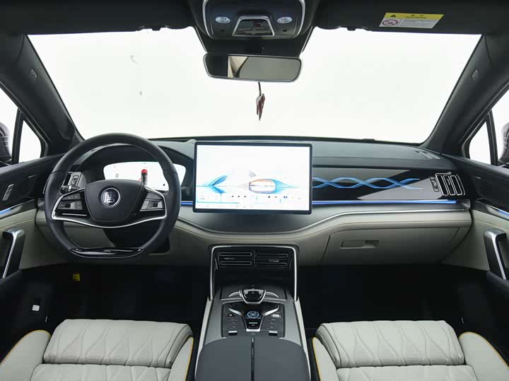 Photo 9 - BYD Tang Hybrid/EV