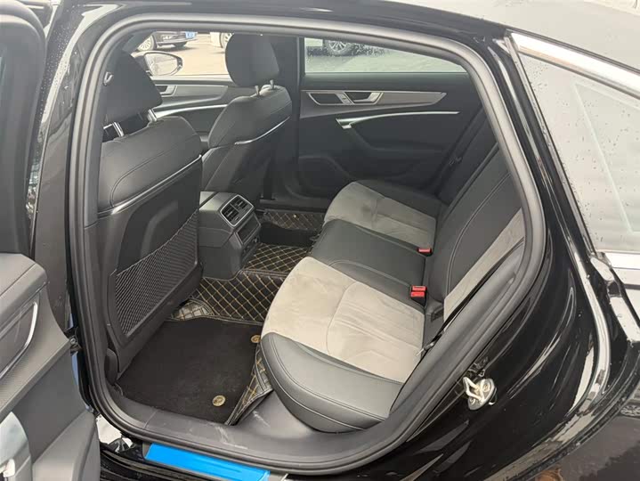 Фото 6 - Audi A6L