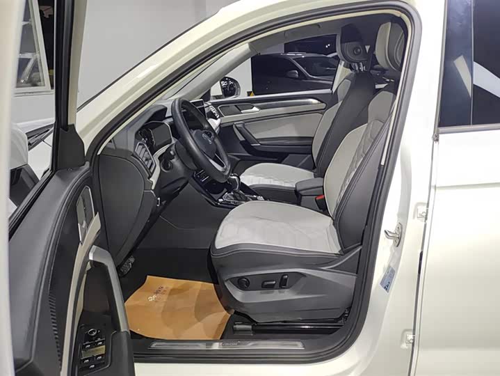 Volkswagen Tayron 2024 2024款 330TSI 两驱豪华Plus进阶版