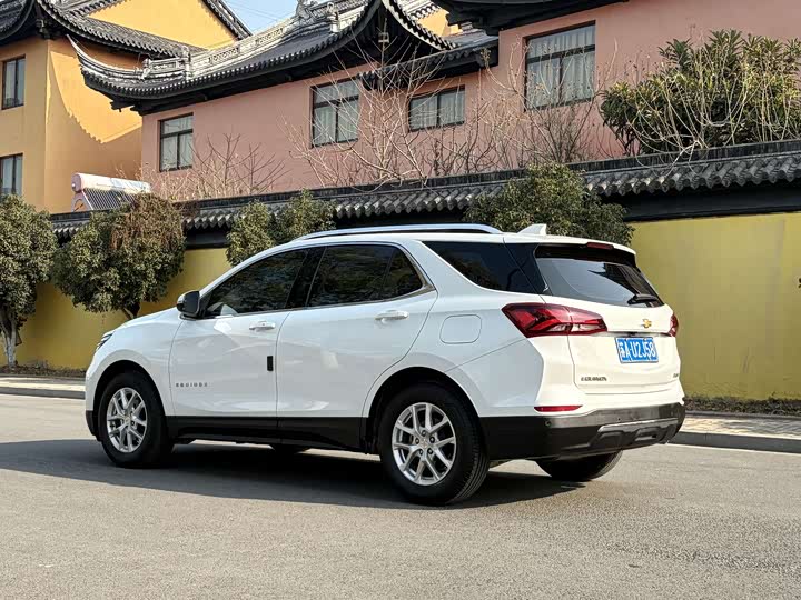 Фото 4 - Chevrolet Equinox