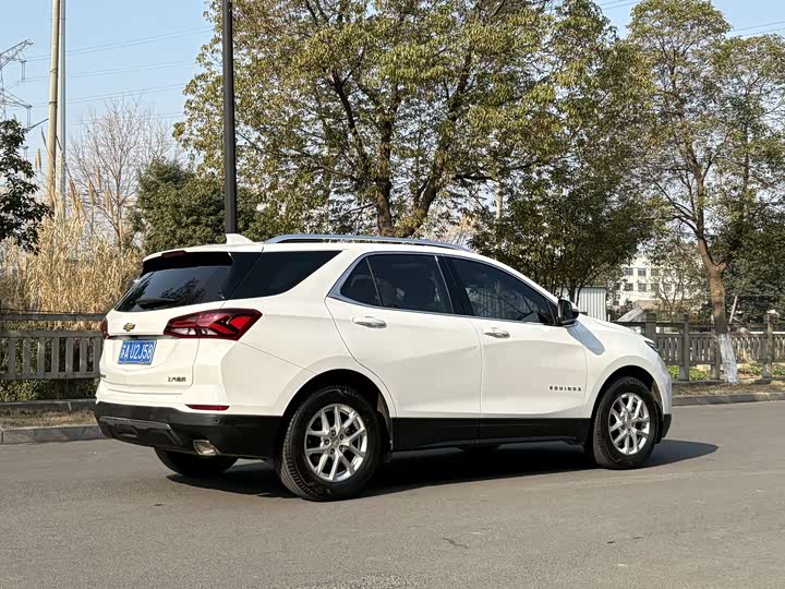 Фото 6 - Chevrolet Equinox