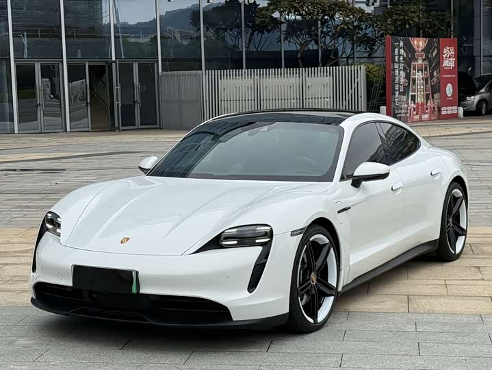 Фото 1 - Porsche Taycan