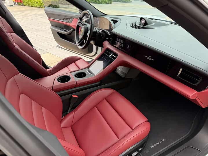 Фото 7 - Porsche Taycan