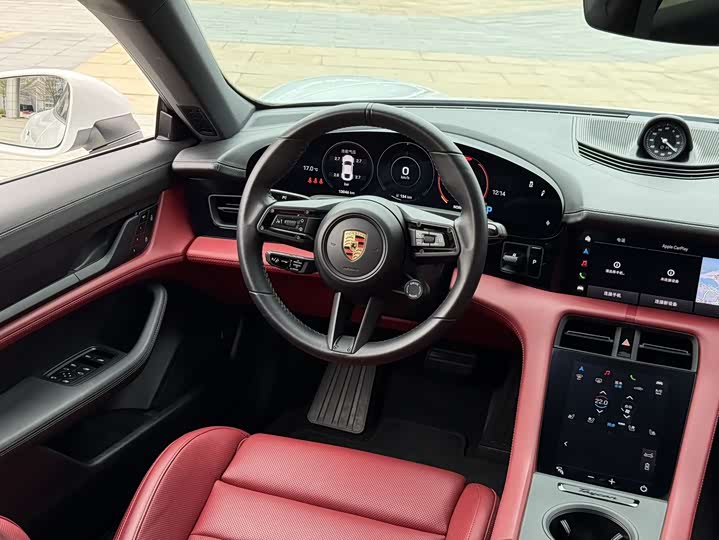 Фото 9 - Porsche Taycan