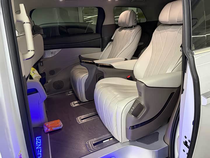 Фото 5 - Denza D9