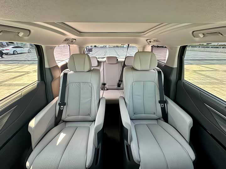 Фото 6 - Buick GL8 ES