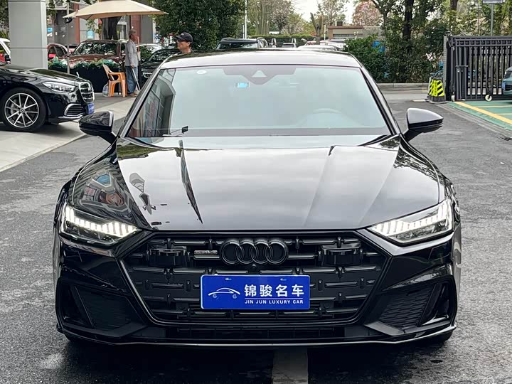 Фото 2 - Audi A7L