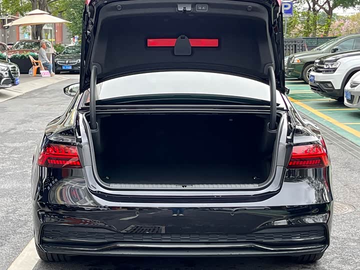 Фото 7 - Audi A7L