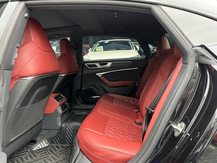 Фото 9 - Audi A7L