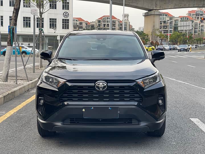 Фото 4 - Toyota RAV4