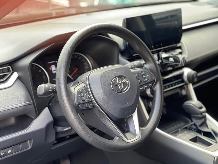 Фото 8 - Toyota RAV4