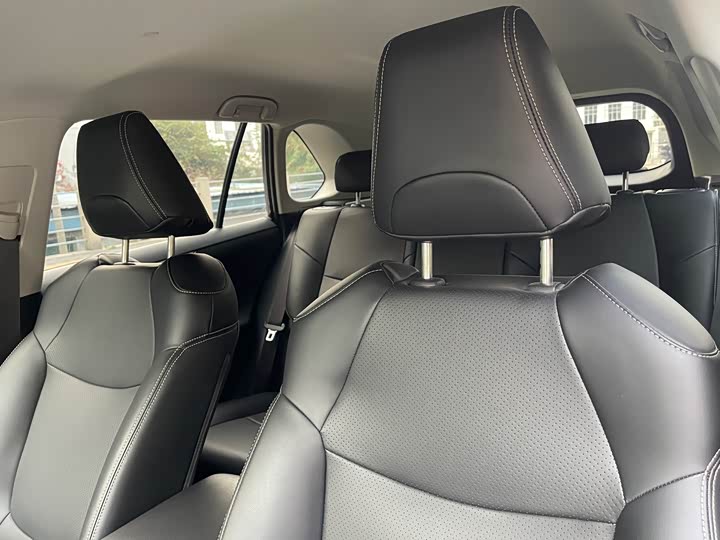 Фото 9 - Toyota RAV4