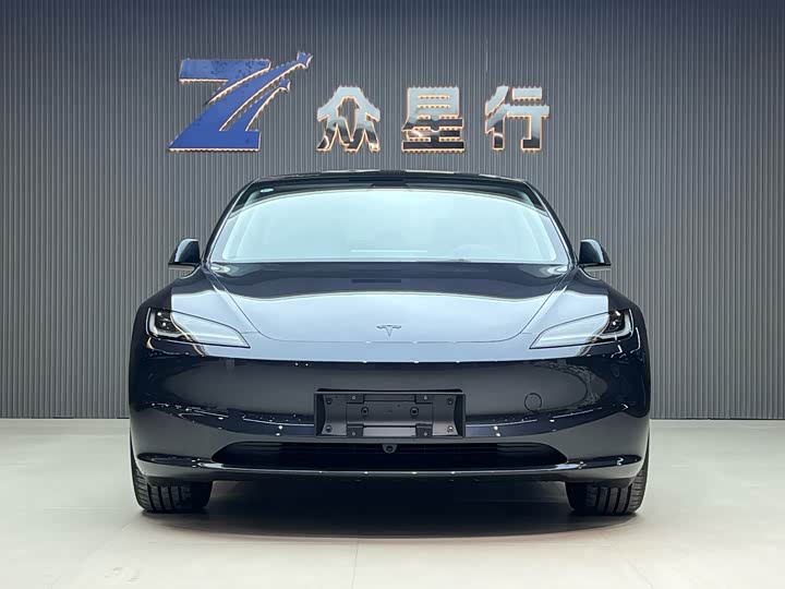Фото 2 - Tesla Model 3