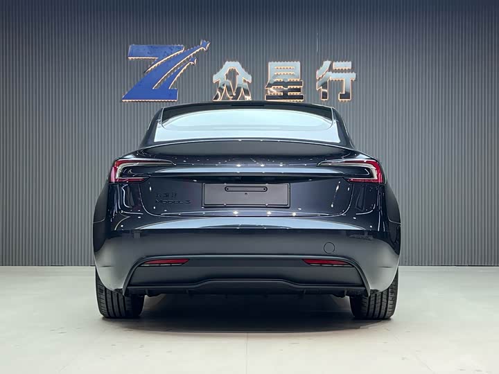 Фото 4 - Tesla Model 3