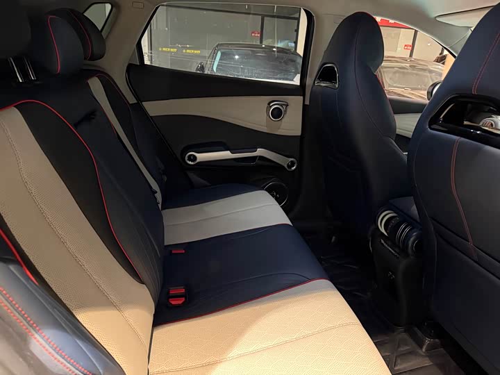 Фото 6 - BYD Yuan Plus