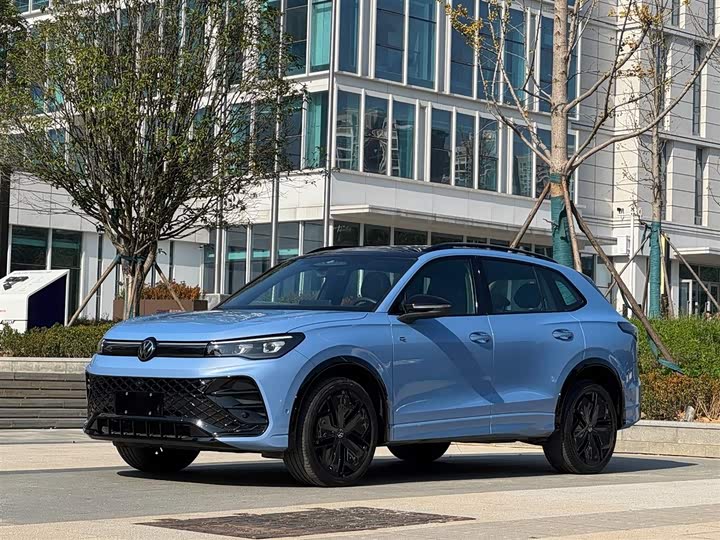 Фото 1 - Volkswagen Tiguan L Pro