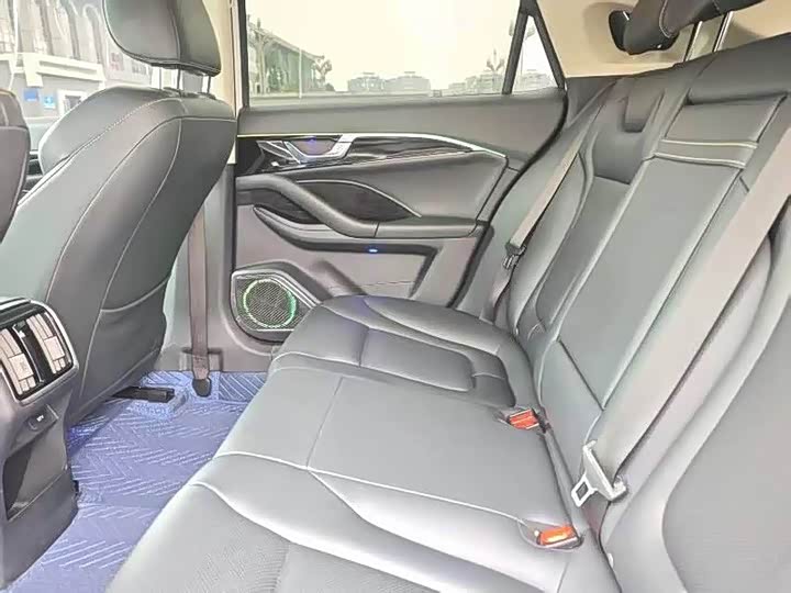 Фото 7 - Bestune B70