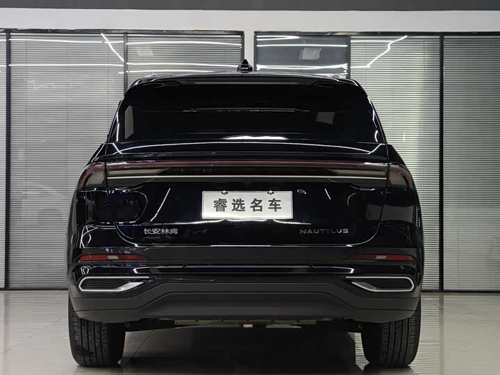 Фото 8 - Lincoln Nautilus