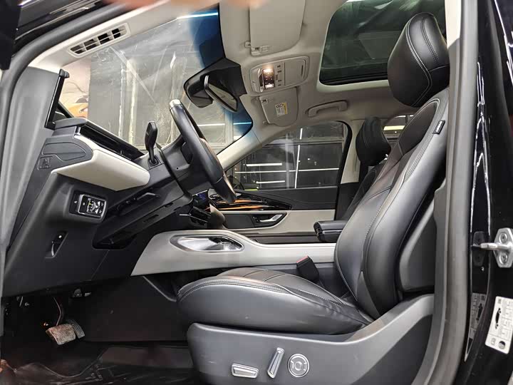 Фото 9 - Lincoln Nautilus