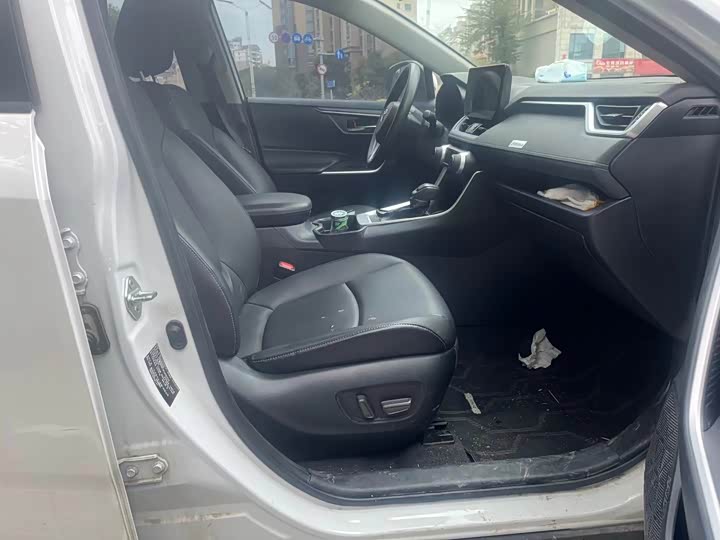 Фото 7 - Toyota RAV4