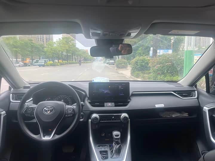 Фото 9 - Toyota RAV4