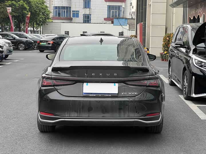 Фото 3 - Lexus ES