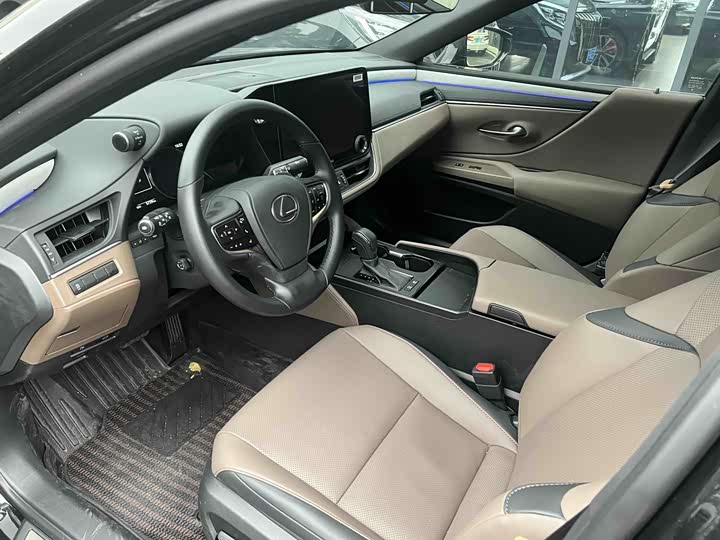 Фото 5 - Lexus ES