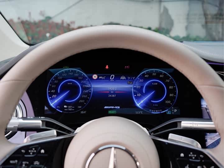 Фото 9 - Mercedes-Benz EQS