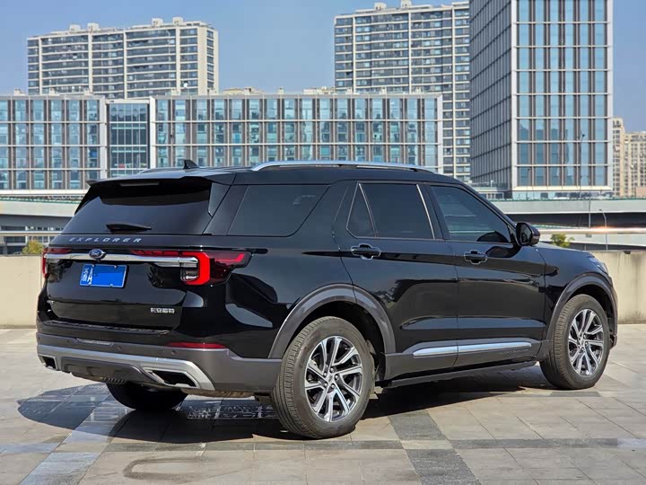 Фото 6 - Ford Explorer