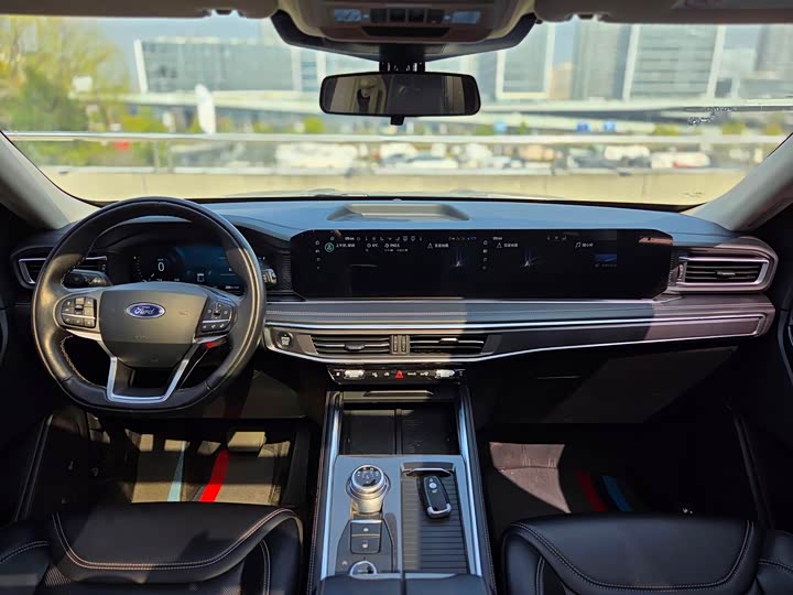 Фото 9 - Ford Explorer