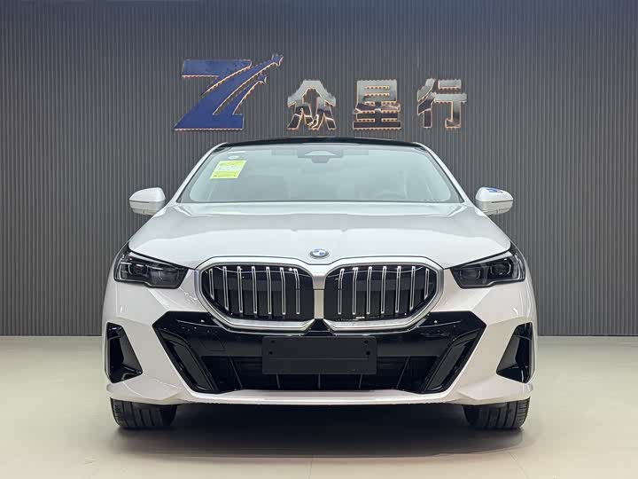 Photo 2 - BMW 5 Series