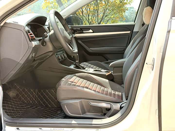 Photo 6 - Volkswagen Lavida