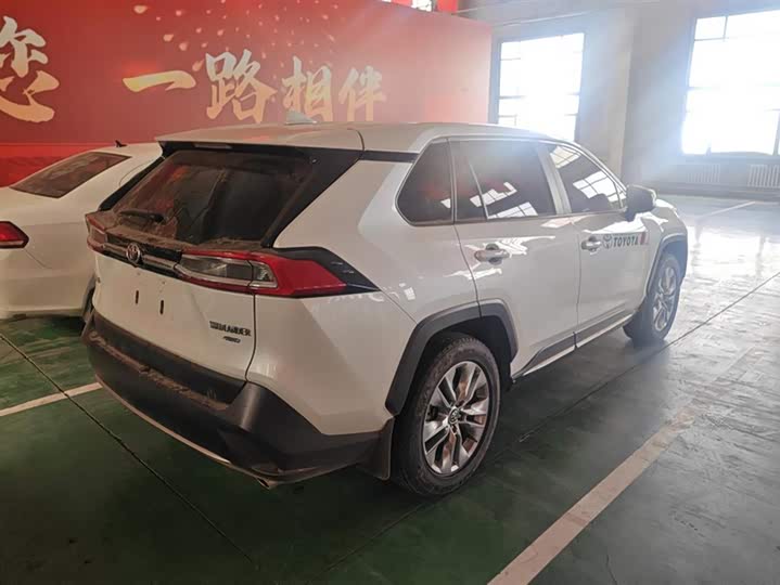 Photo 3 - Toyota Wildlander