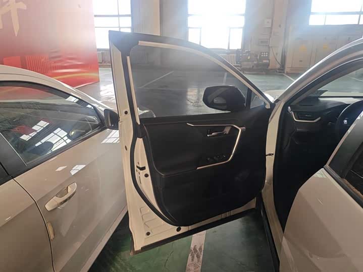 Photo 7 - Toyota Wildlander