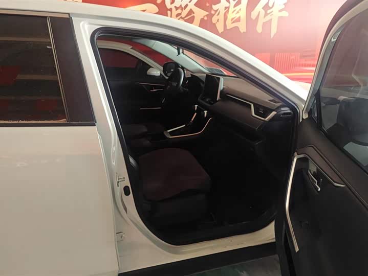 Photo 8 - Toyota Wildlander