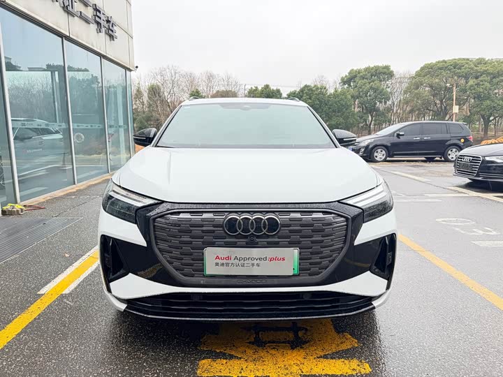 Фото 2 - Audi Q4 e-tron