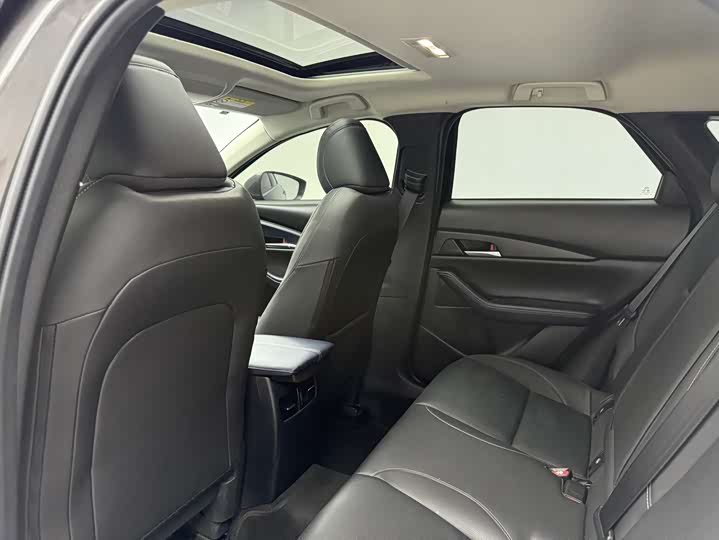 Фото 8 - Mazda CX-30