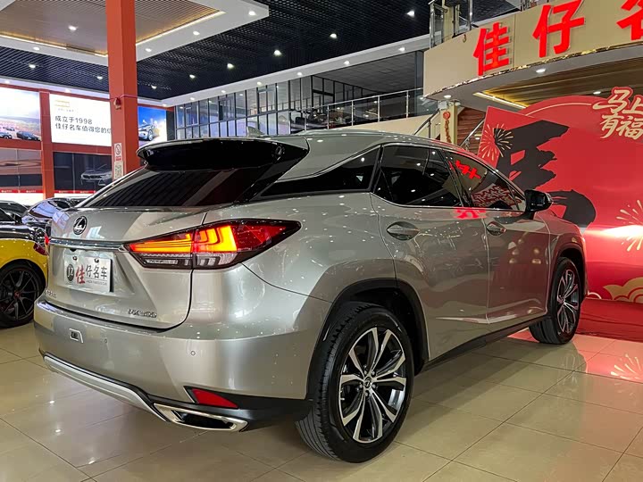 Фото 4 - Lexus RX